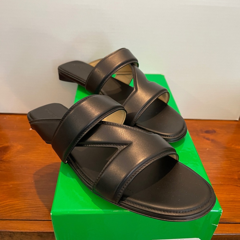 Bottega Veneta 651374 Women's Black Calf Leather Sandals Shoes Black, 38 - Picture 5 of 15